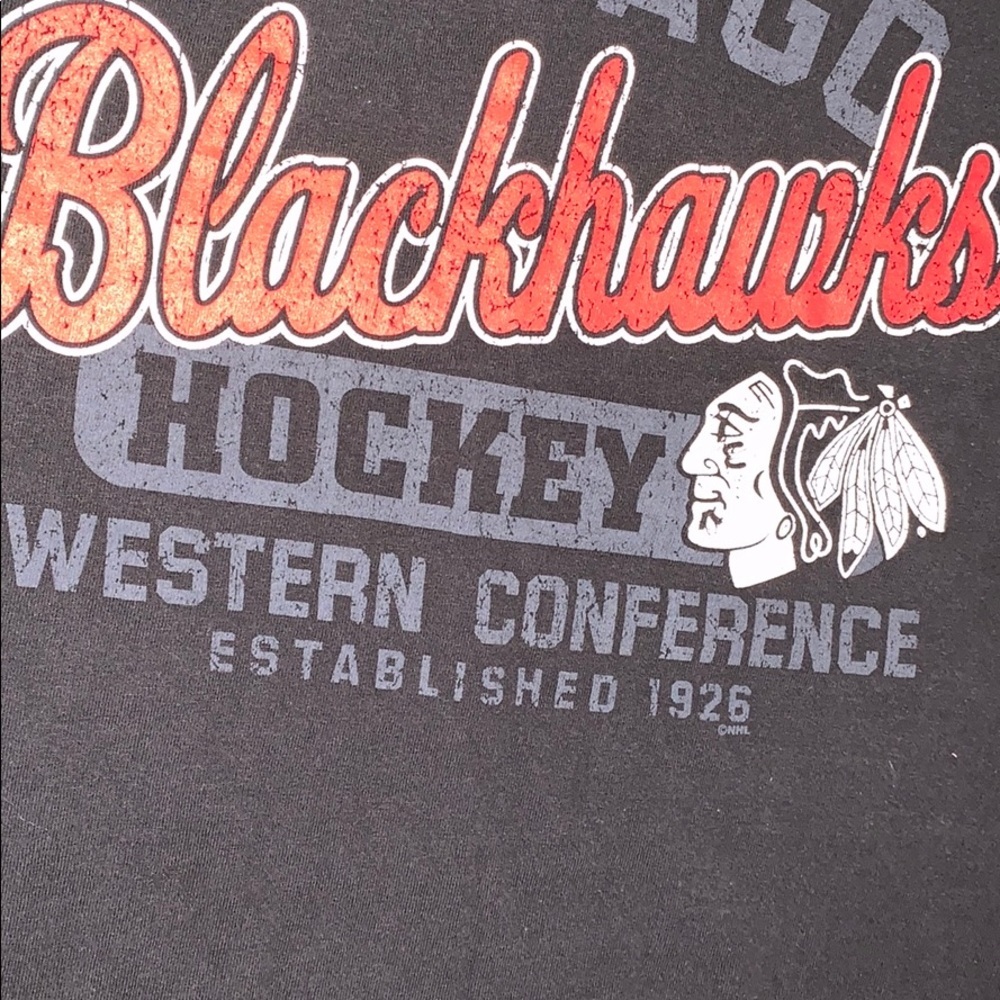 🔥 Gear For Sports Chicago Blackhawks Hockey Tee - Picture 3 of 3